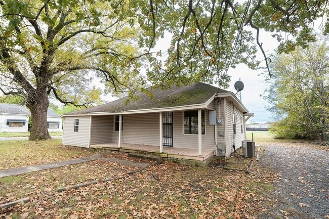 Building Photo - 807 Walnut St