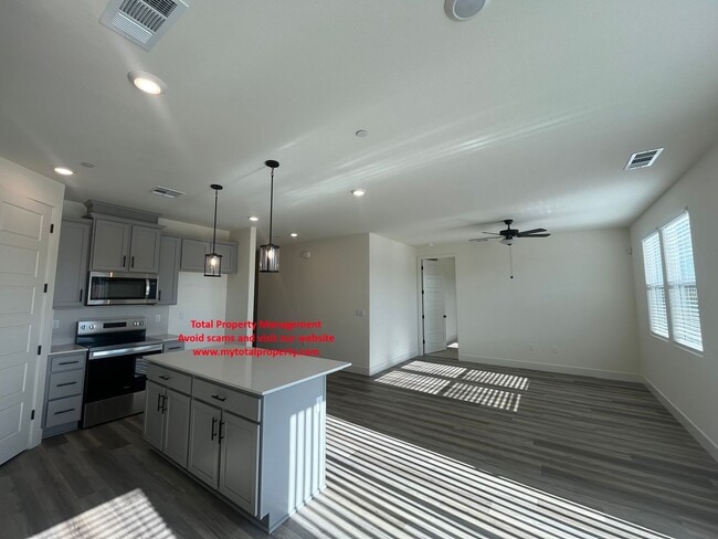 Building Photo - 2312 N Kayenta St