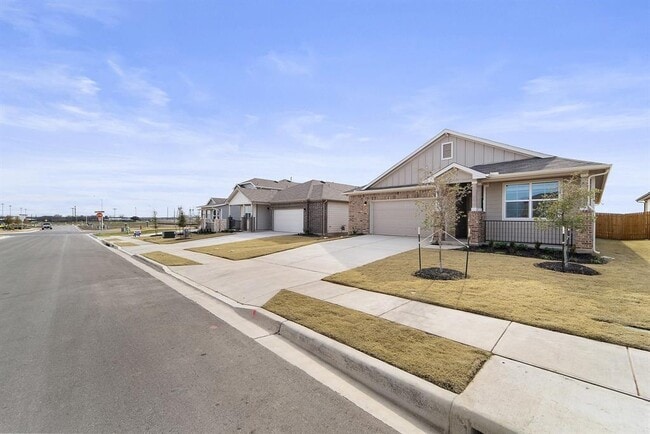 Photo - 225 Caddo Bnd