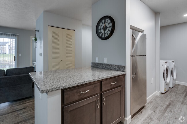 2 BR, 2 BA
