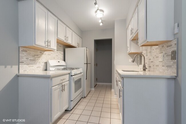 1660 Green Bay Road - 1660 Green Bay Road Apartments