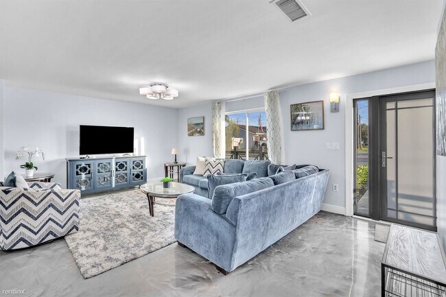 Photo - 4 br, 4 bath House - 4400 SW 37th Ave