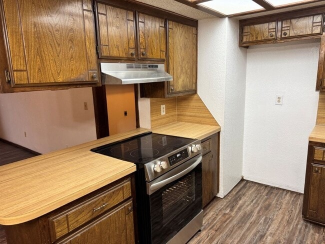 Photo - 2 bed 2 bath duplex refreshed with new flooring and bathroom countertops and paint, spacious and ...