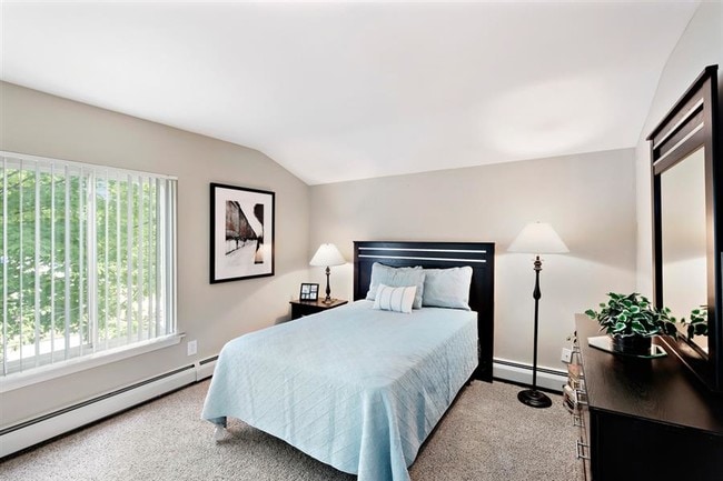 Eagle Pointe Apartments For Rent in New London, CT