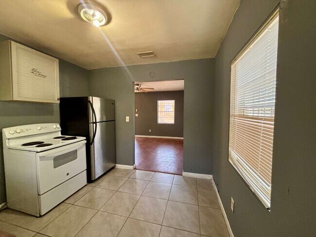 Photo - 1360 W 21st St