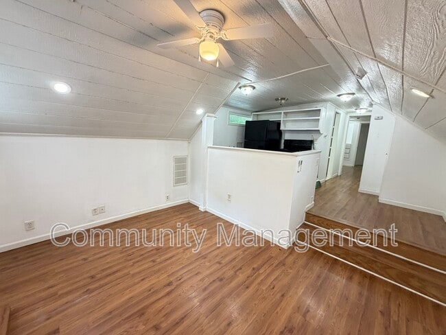 Photo - 18819 Greenwell Springs Rd Unidad Apt D4