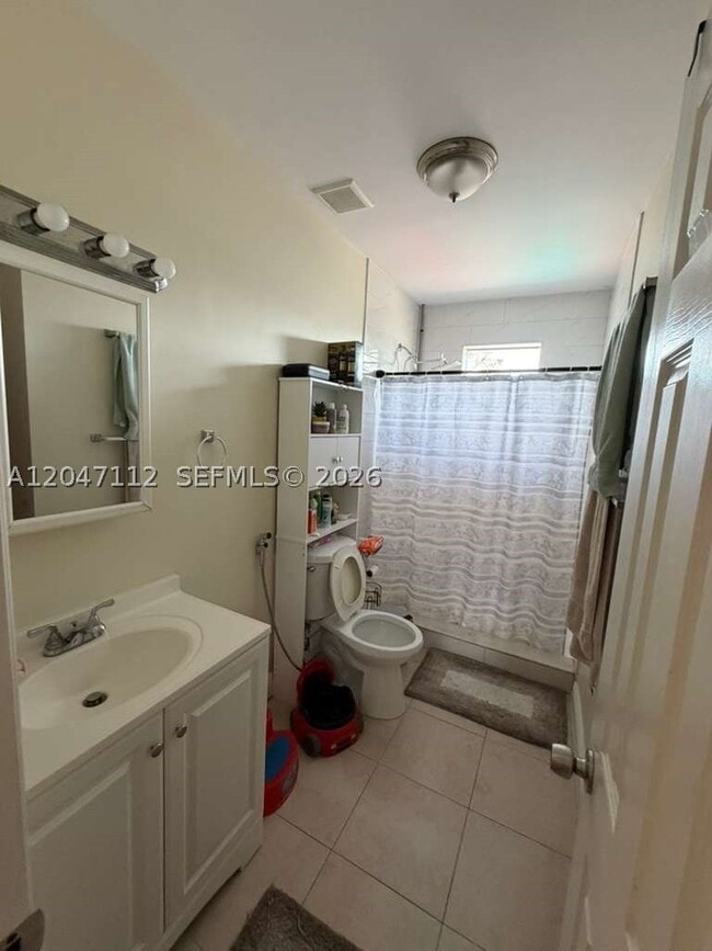 Photo - 2816 NW 15th St Unit 2R