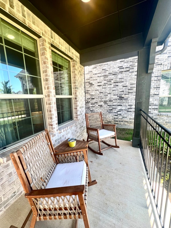 Photo - 2712 Big Bend Mews