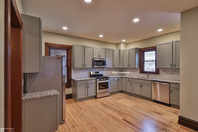 Photo - 1110 Main St