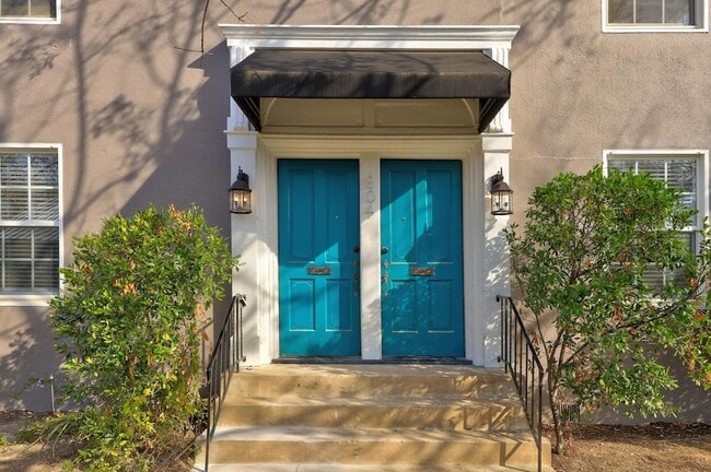 Building Photo - 804 W 31st St Unit A Rental
