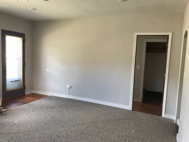 Living room - 1148 W Park