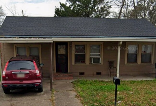 Building Photo - Rent Ready!