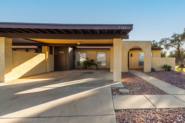 Building Photo - REMODELED TOWNHOUSE