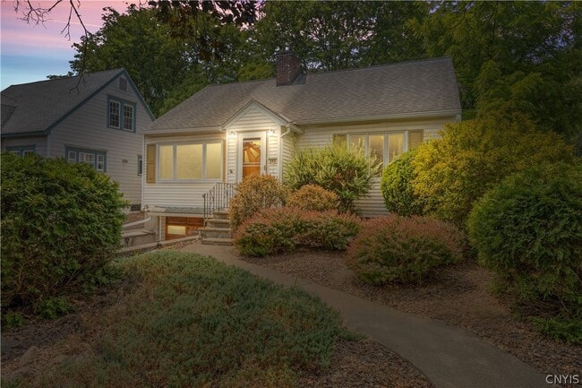 Photo - 444 Buckingham Ave
