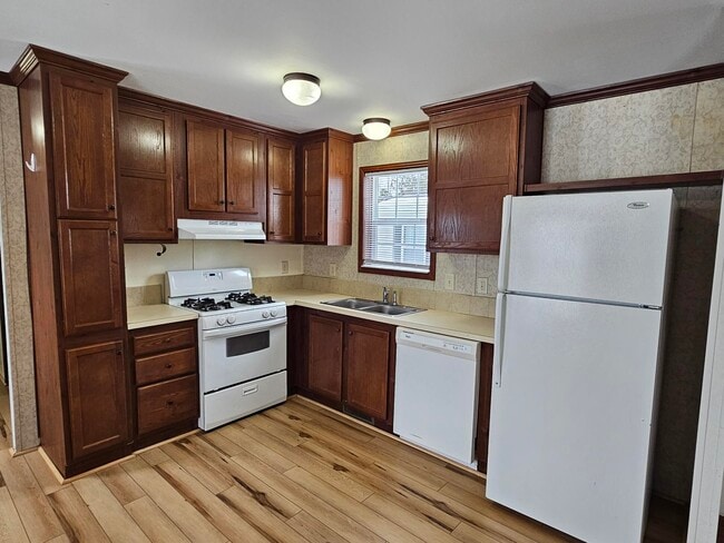 Building Photo - 419 Elmwood Cir