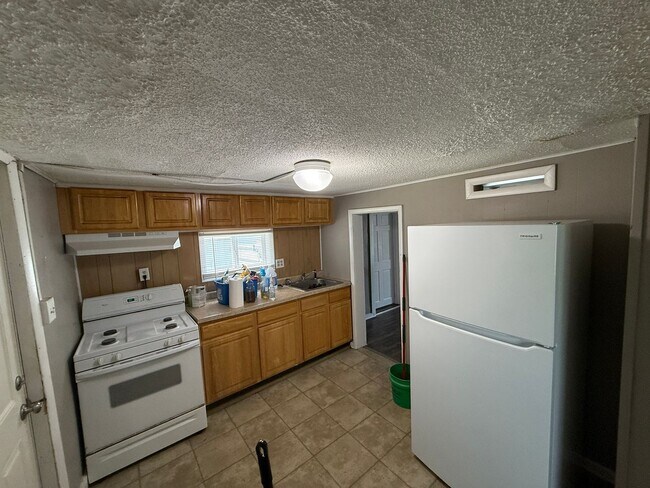 Photo - 1503 W 16th St Unit 1503 1/2 W 16th St