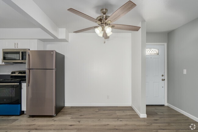 3BR, 2BA - 997SF - Dining Room