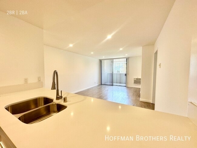 Photo - 724 N W Knoll Dr Unit 107