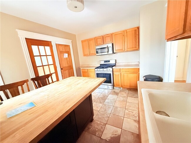 Photo - 948 Monroe Ave