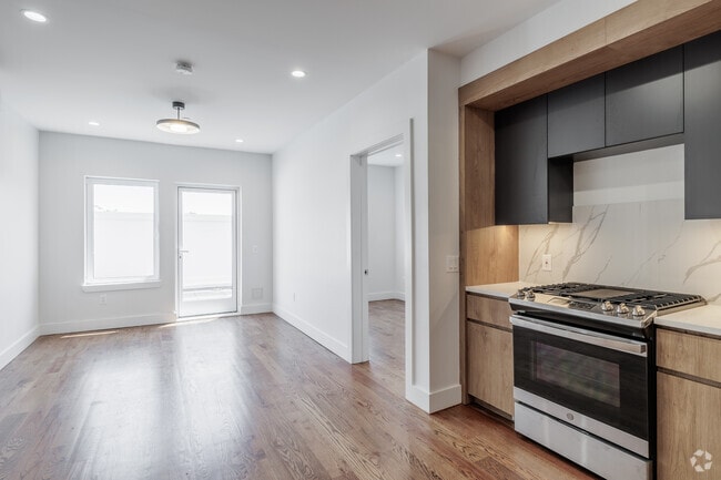 2BR, 2BA - 890SF - Living Room - Century Tuer