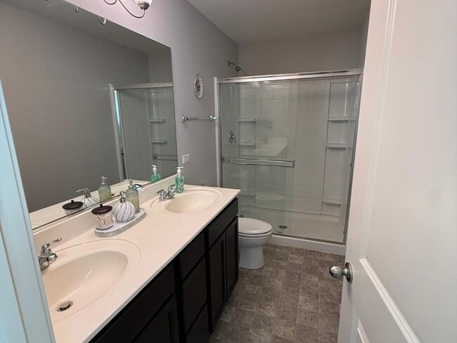 Photo - 701 W Hickory St