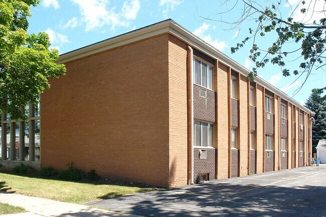 EXECUTIVE HOUSE APARTMENTS