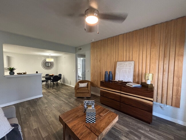 Photo - 4925 Cromwell Dr Unidad a2