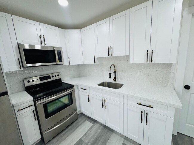 Photo - 888 NW 104th St Unidad B