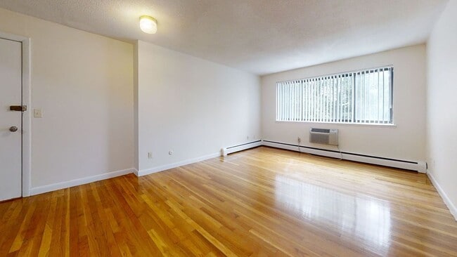 Building Photo - NO FEE! BIG BRIGHTON CENTER 2 BED WITH DISHWASHER