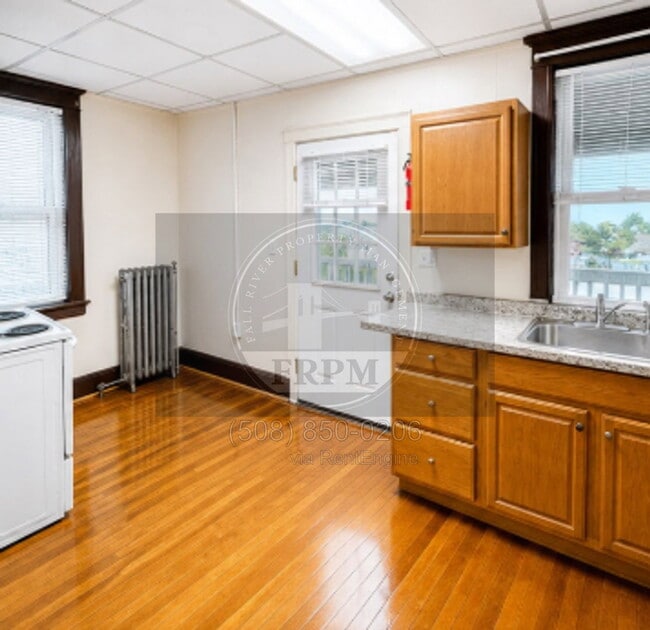 Building Photo - 244 Osborn St Unit 4