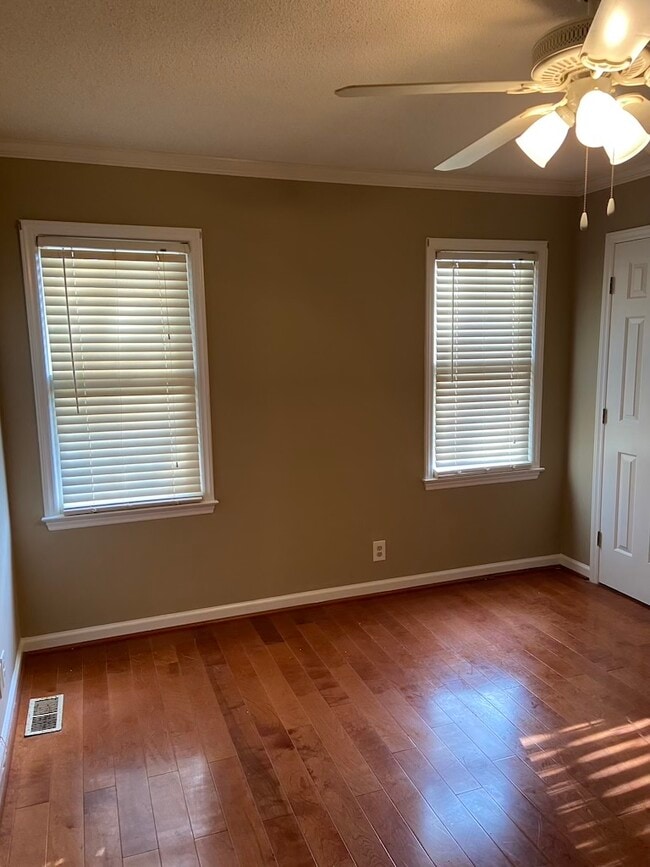 Photo - 4 Holdsworth Ct