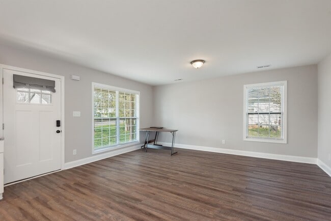 Photo - 253 W Watt St