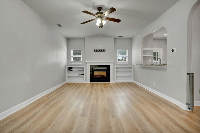 Photo - 211 Thalia Rd