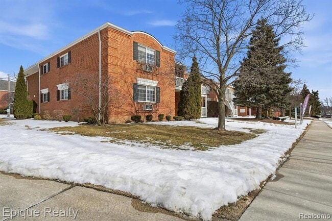 Building Photo - 2400 Parmenter Blvd Unit A 202