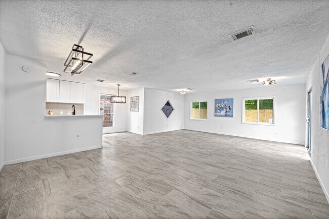 Building Photo - 11823 S Willow Cir