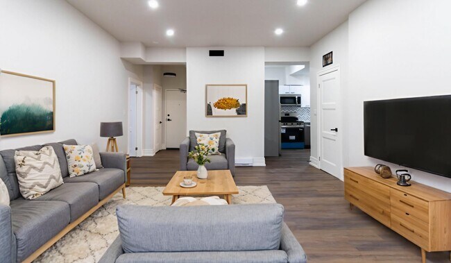 Photo - 52 Charlton Ave W Unit 6