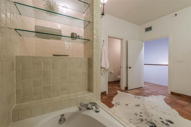 Photo - 1025 Shepherd-ID551.8 Unit ID551.8