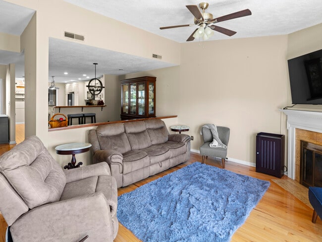 Photo - 106 Clubwood Ct