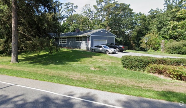 Building Photo - 23 New Hackensack Rd Rental