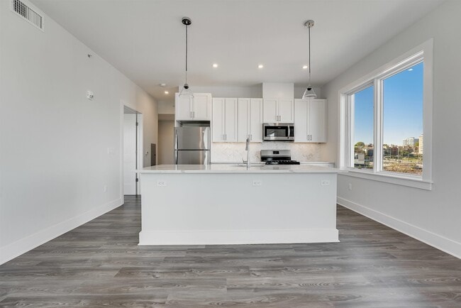 Photo - 658 Grand St Unidad 303