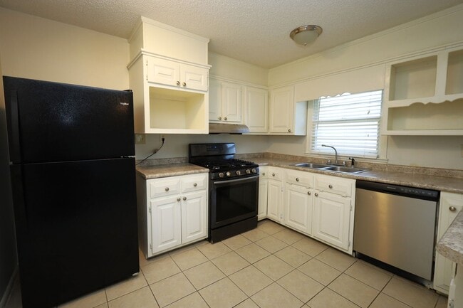 Photo - 818 Stillwater Dr