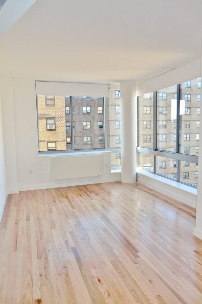 Photo - Elliott Chelsea