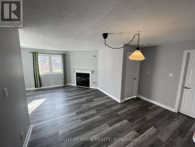 Photo - 193 Lake Driveway W Unité 307