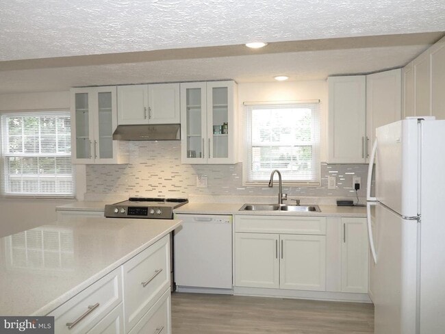 8406 Woodford Ct