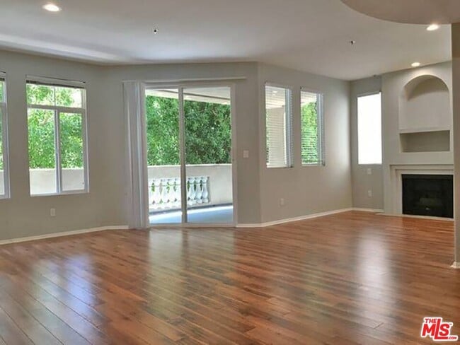 Photo - 12712 Moorpark St Unit 204