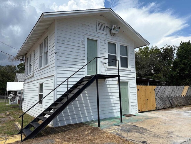 Building Photo - 10 N I St Rental