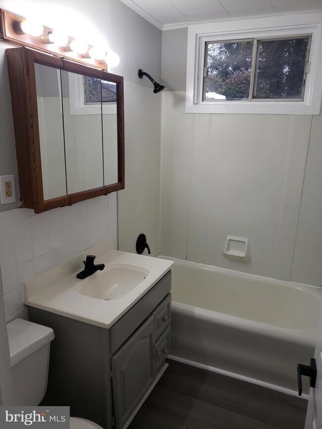 Photo - 253 E Broadway Unit C