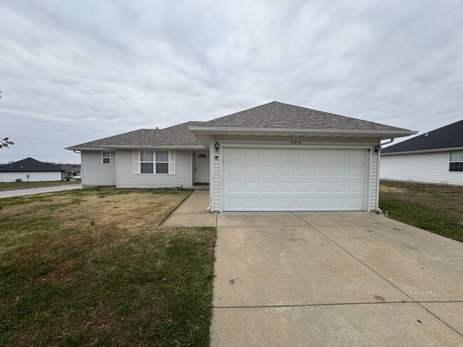 Updated 3 bedroom 2 bath Home in Clever MO - Updated 3 bedroom 2 bath Home in Clever MO