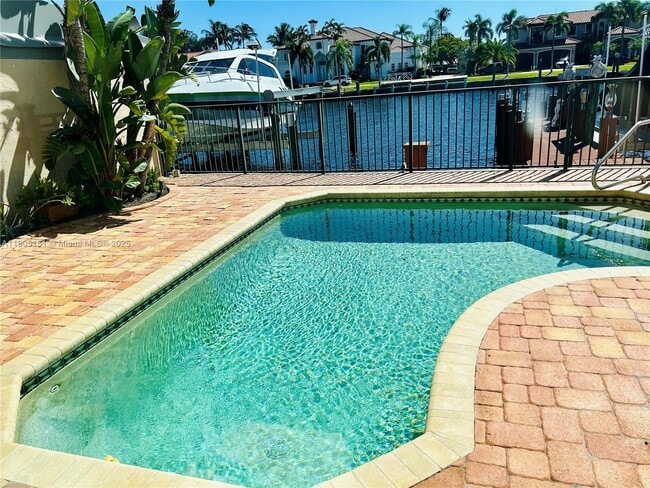 Photo - 484 Commodore Cir