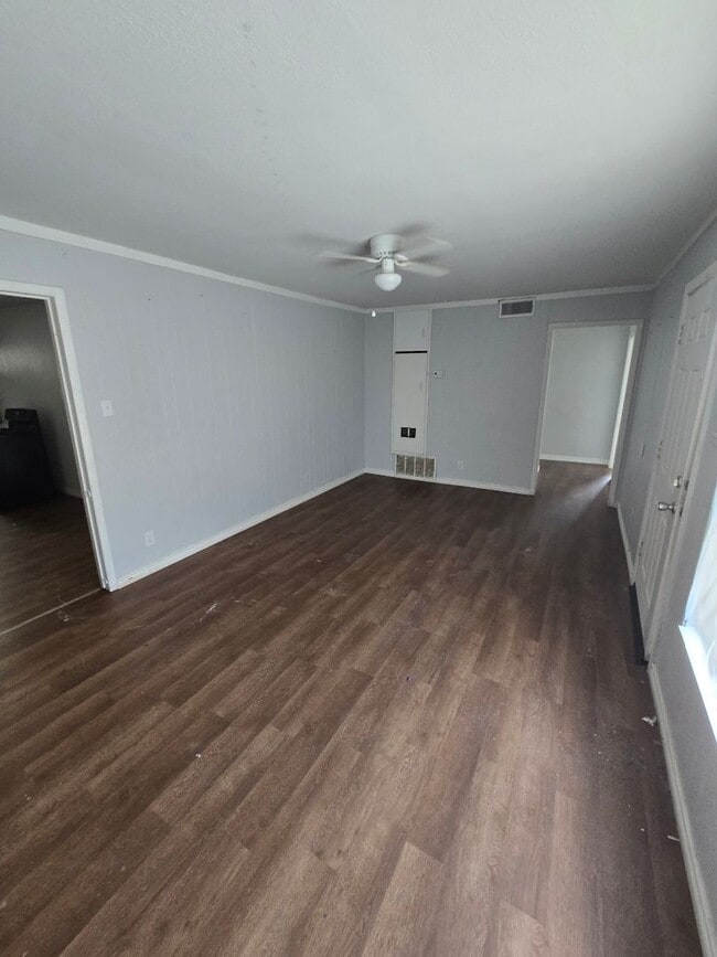 Photo - Freshly Remodeled 4-Bedroom Home in Deniso...